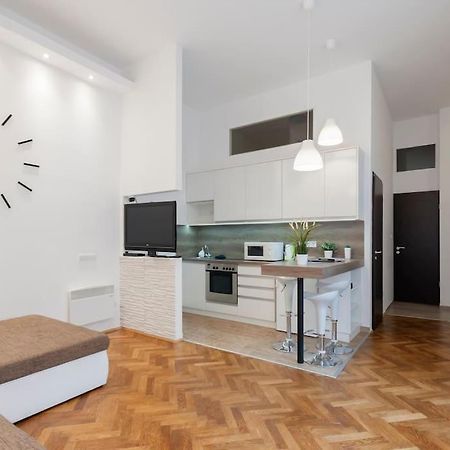 Szent Istvan Ter 4 Next To Basilica A 1 Bedroom Budapest Exterior photo