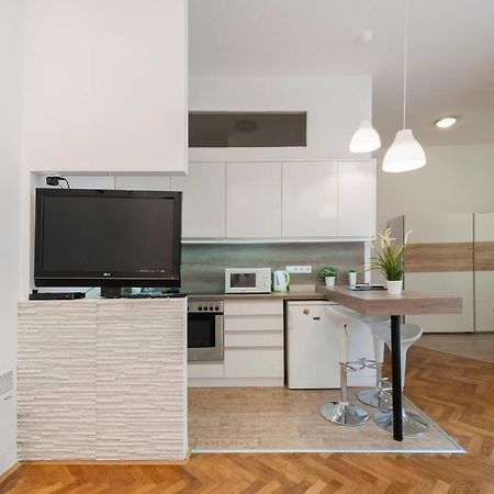 Szent Istvan Ter 4 Next To Basilica A 1 Bedroom Budapest Exterior photo