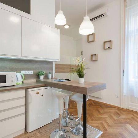 Szent Istvan Ter 4 Next To Basilica A 1 Bedroom Budapest Exterior photo