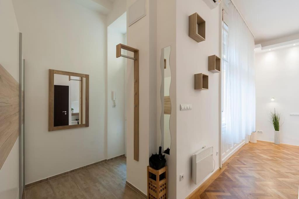 Szent Istvan Ter 4 Next To Basilica A 1 Bedroom Budapest Exterior photo