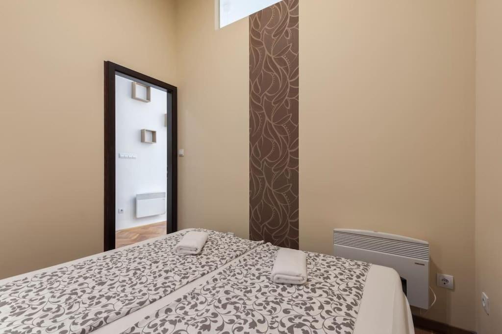 Szent Istvan Ter 4 Next To Basilica A 1 Bedroom Budapest Exterior photo