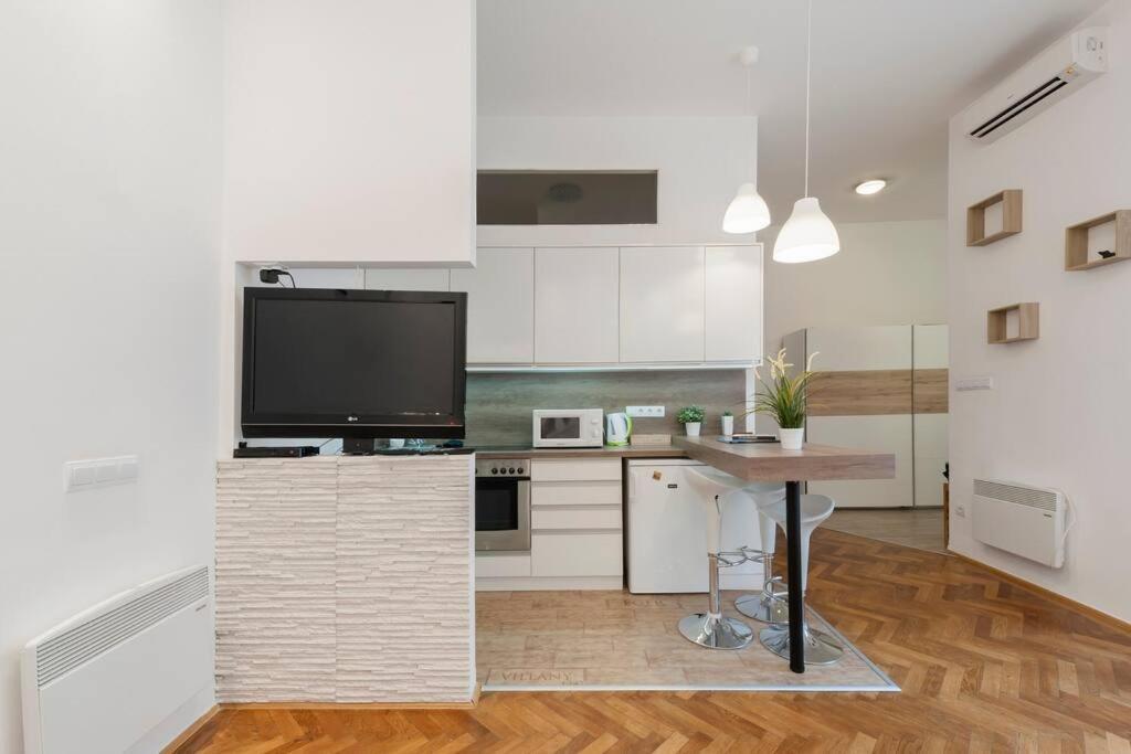 Szent Istvan Ter 4 Next To Basilica A 1 Bedroom Budapest Exterior photo