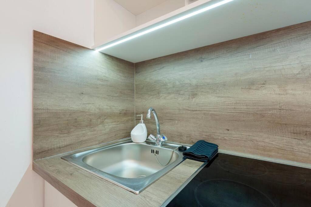 Szent Istvan Ter 4 Next To Basilica A 1 Bedroom Budapest Exterior photo