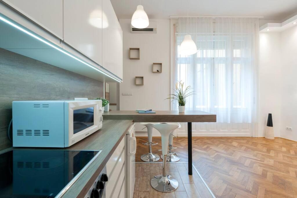 Szent Istvan Ter 4 Next To Basilica A 1 Bedroom Budapest Exterior photo