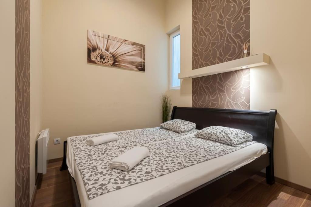 Szent Istvan Ter 4 Next To Basilica A 1 Bedroom Budapest Exterior photo
